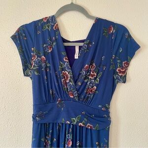 Gilli Midi Floral Blue Dress Soft Fabric Sz Large Made in USA